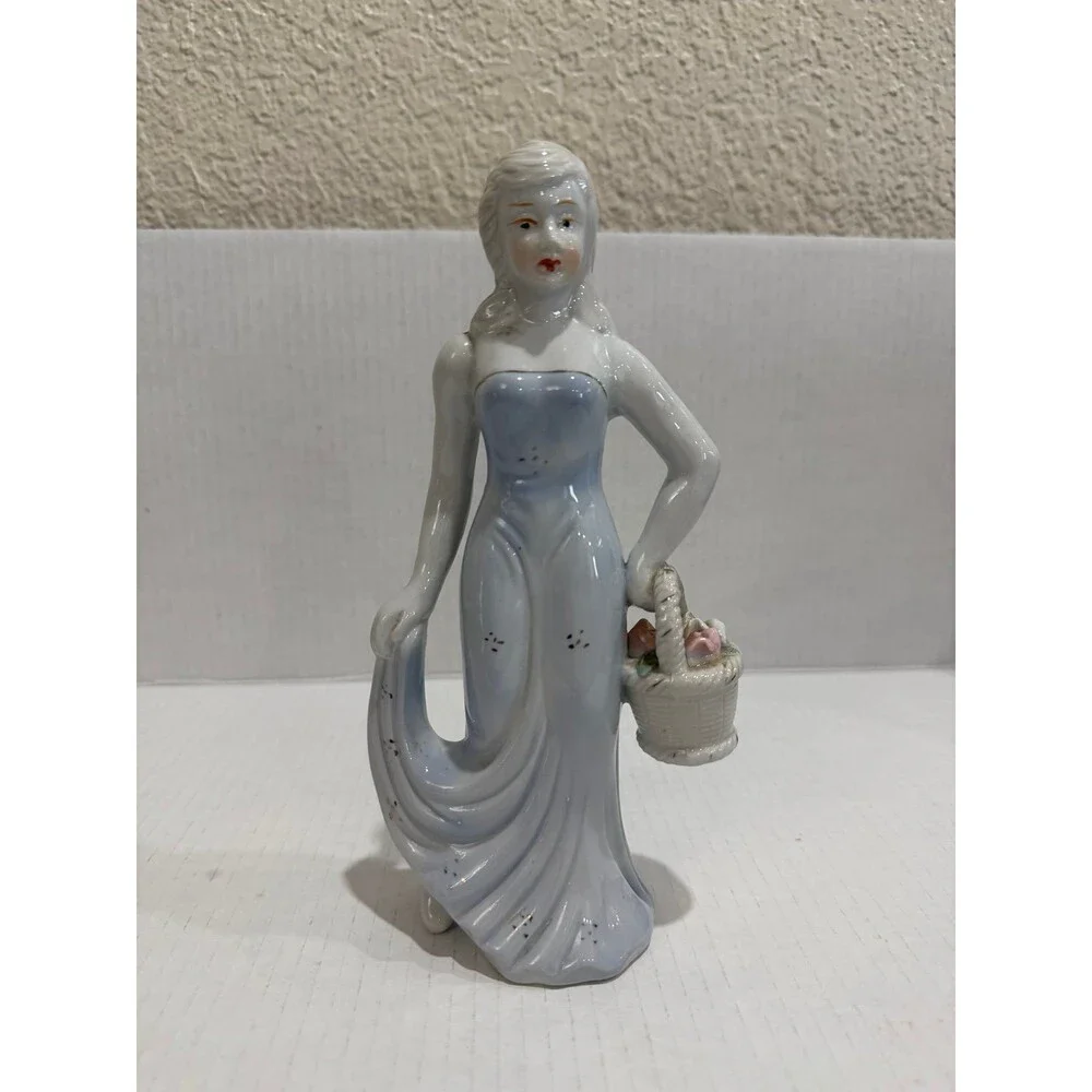 Figurine Figura de Porcelana Mujer con Canasta de Flores – Vintage